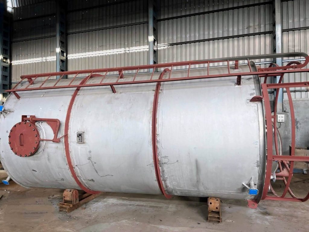 Horizontal Storage Tank with Manway & Ladder Supports