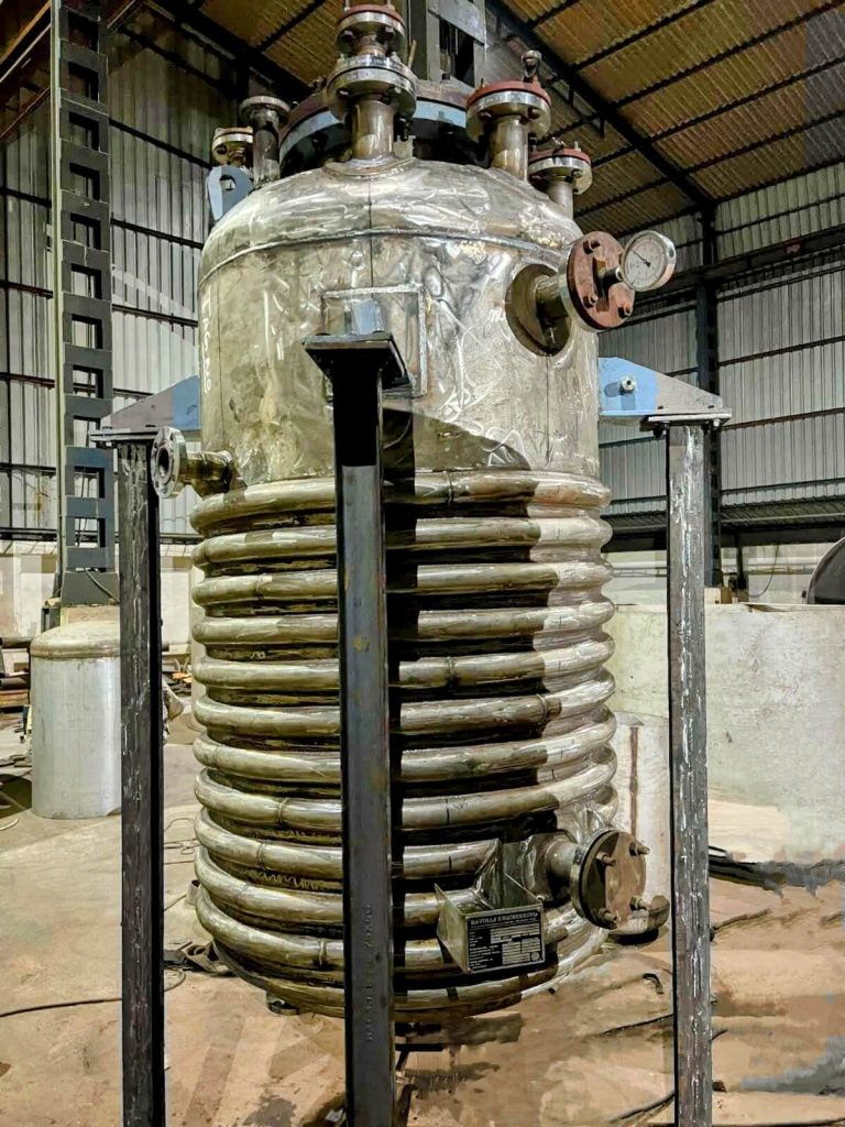 Vertical Coil-Jacketed Reaction Vessel