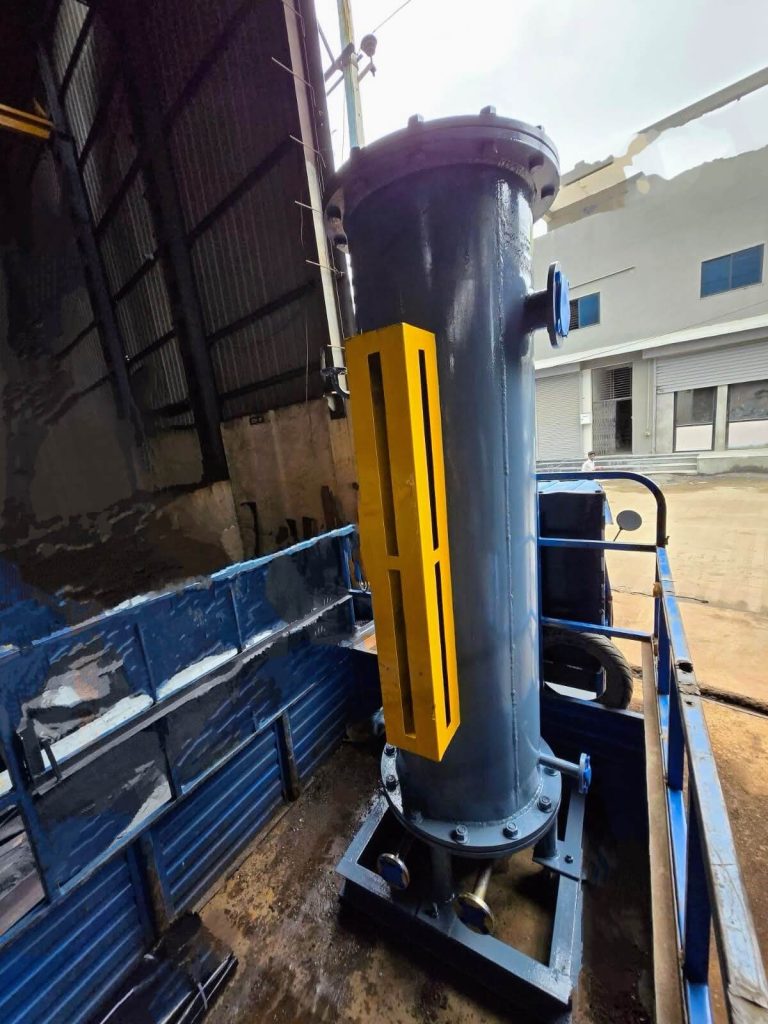 Vertical Process Receiver with Level Indicator